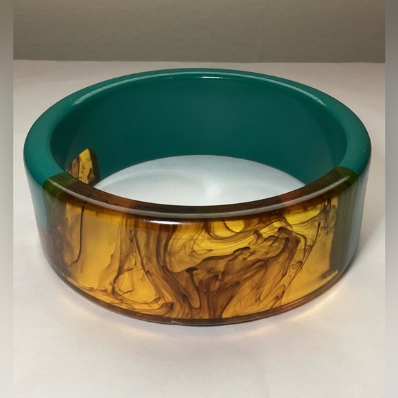 Vintage Lucite Tortoise/Green Bangle Bracelet - Picture 4 of 8